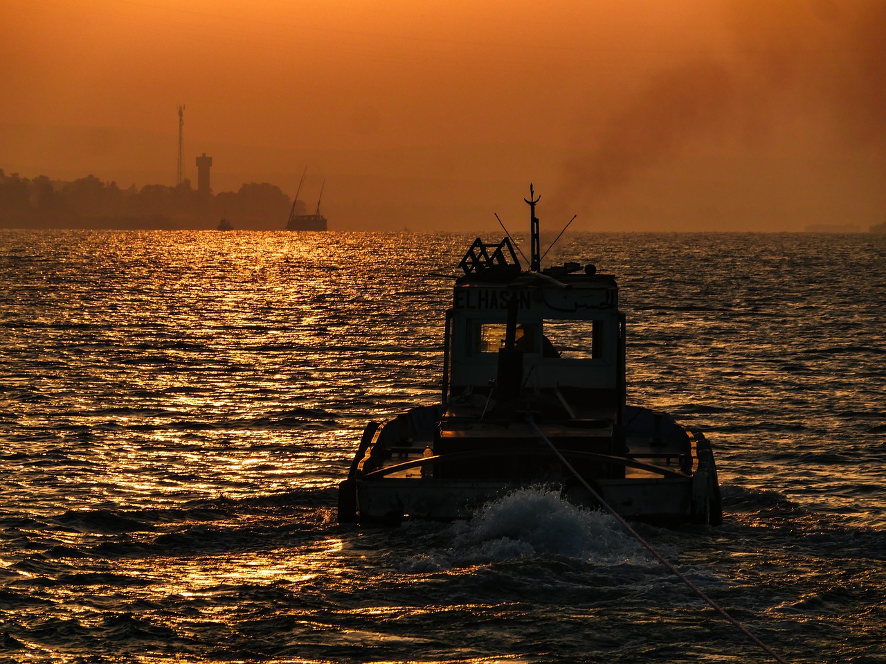 tug  powerboat  sunrise free photo