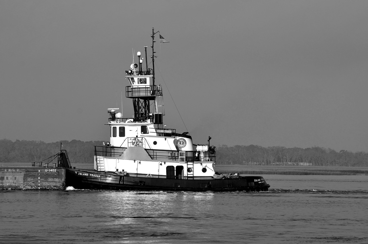 tugboat  boat  water free photo