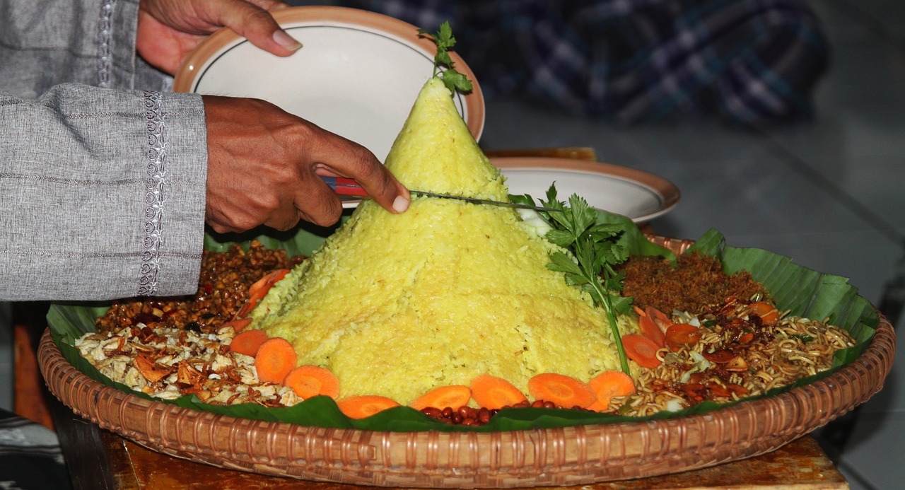 tumpeng traditional food indonesian food free photo