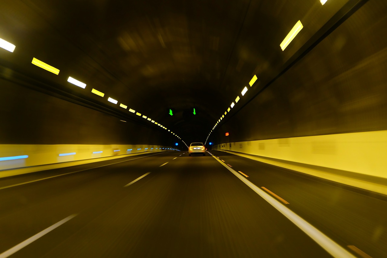 tunel car speed free photo