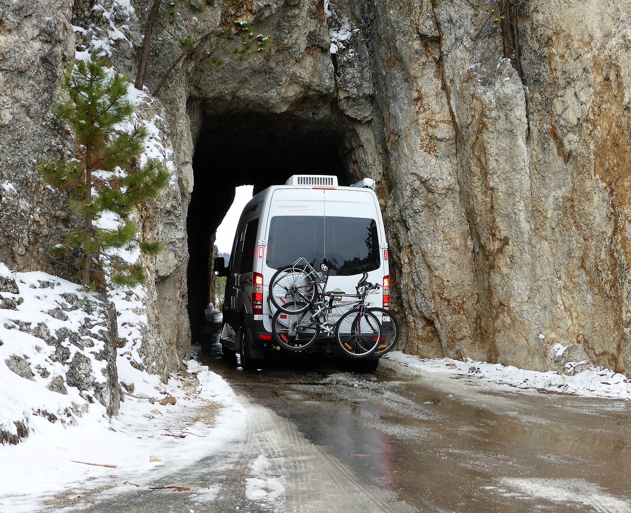 tunnel mountain bus free photo