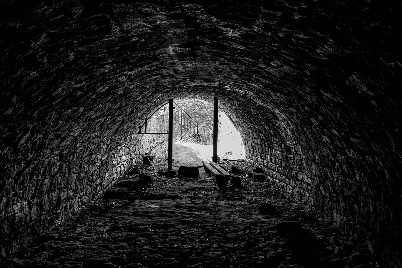 tunnel the darkness sewage free photo