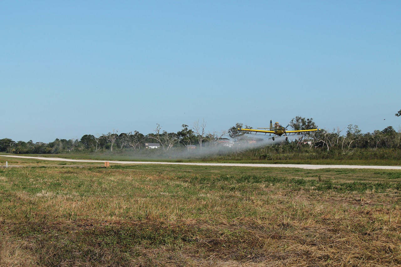 turbine crop duster spraying free photo
