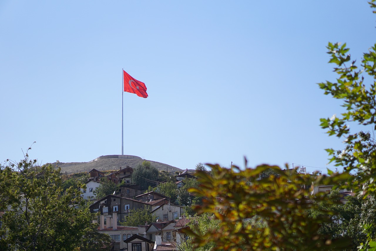 turkish flag beypazari castle free photo