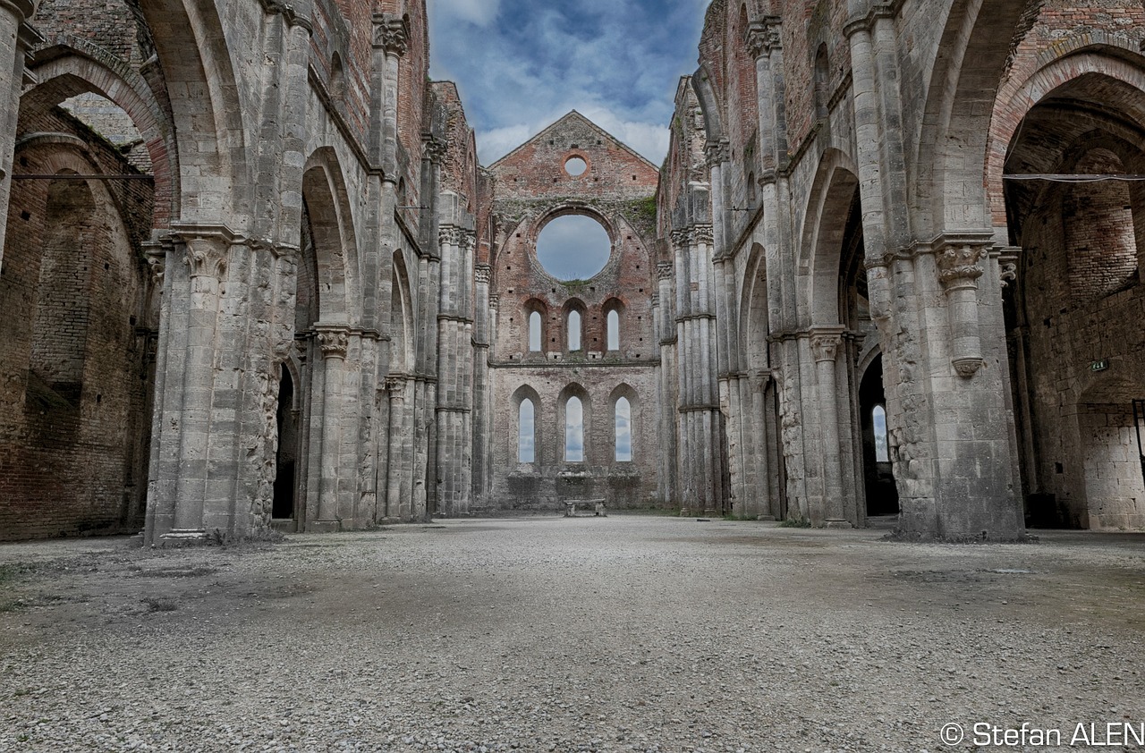 tuscany,italy,monastery,abbey,ruin,san galgano,chiusdino,siena,hdr,architecture,florence,free pictures, free photos, free images, royalty free, free illustrations, public domain
