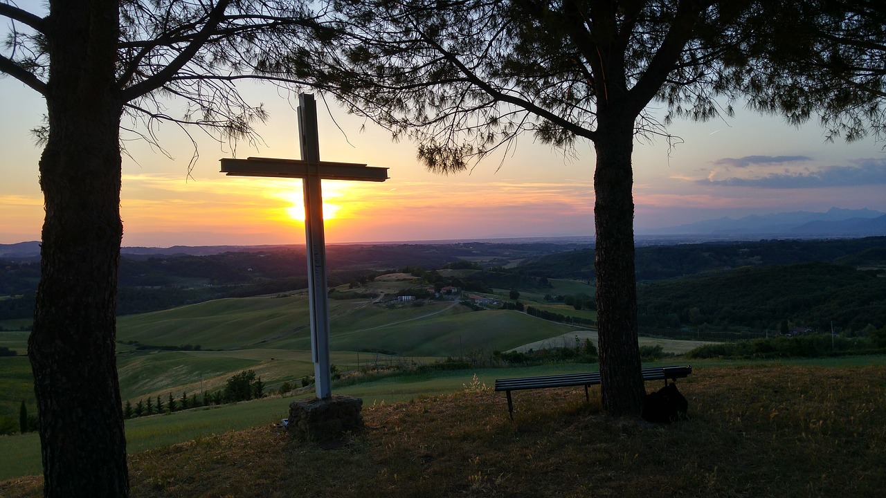 tuscany sun cross free photo