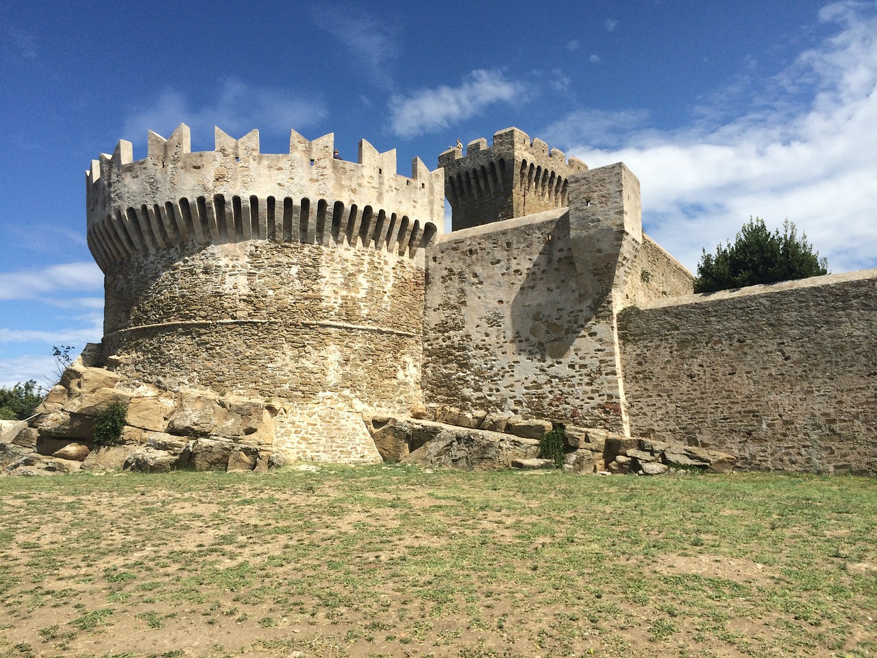 tuscany fortress italy free photo