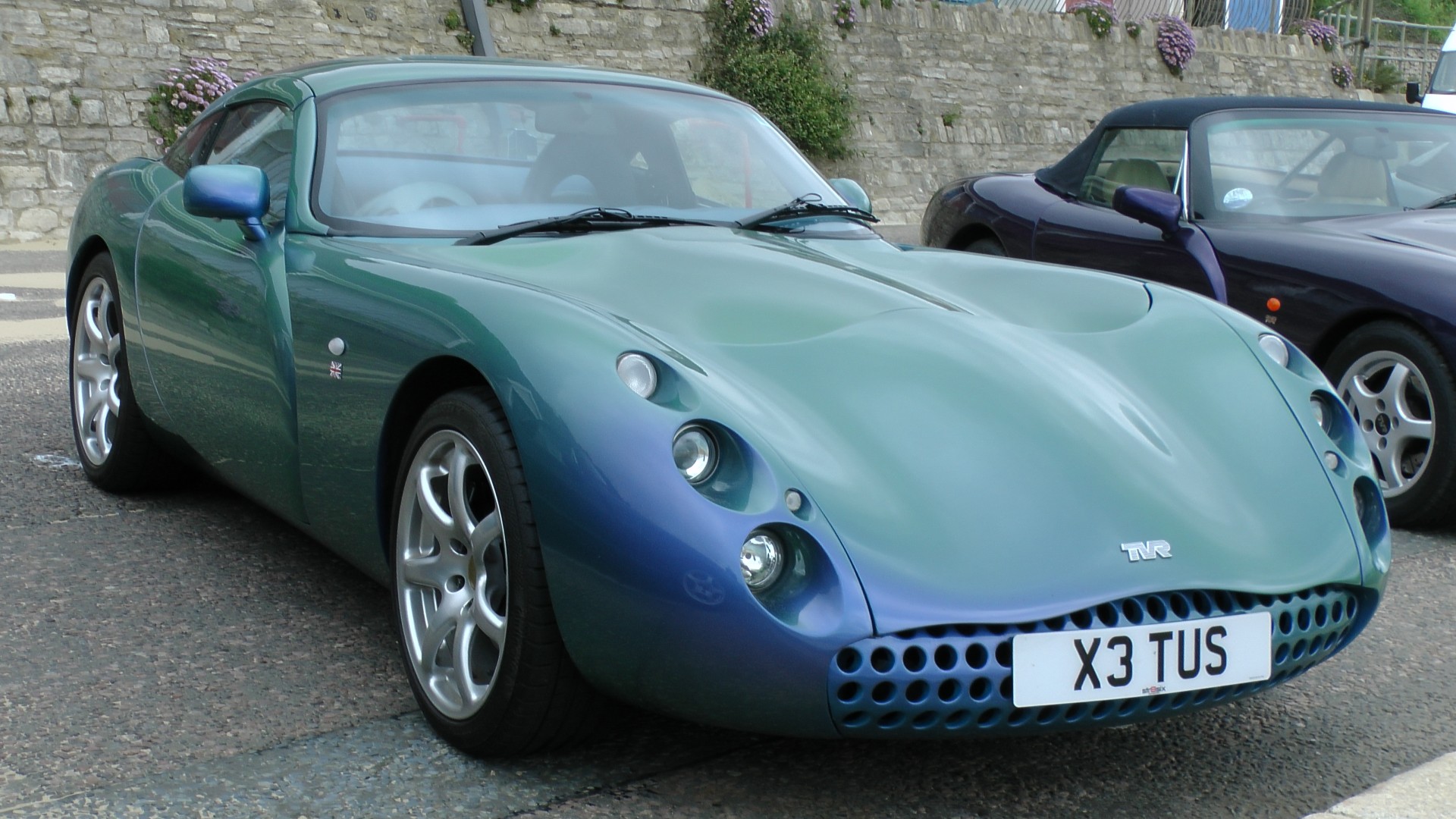 tvr tuscan racing green car tvr tuscan free photo