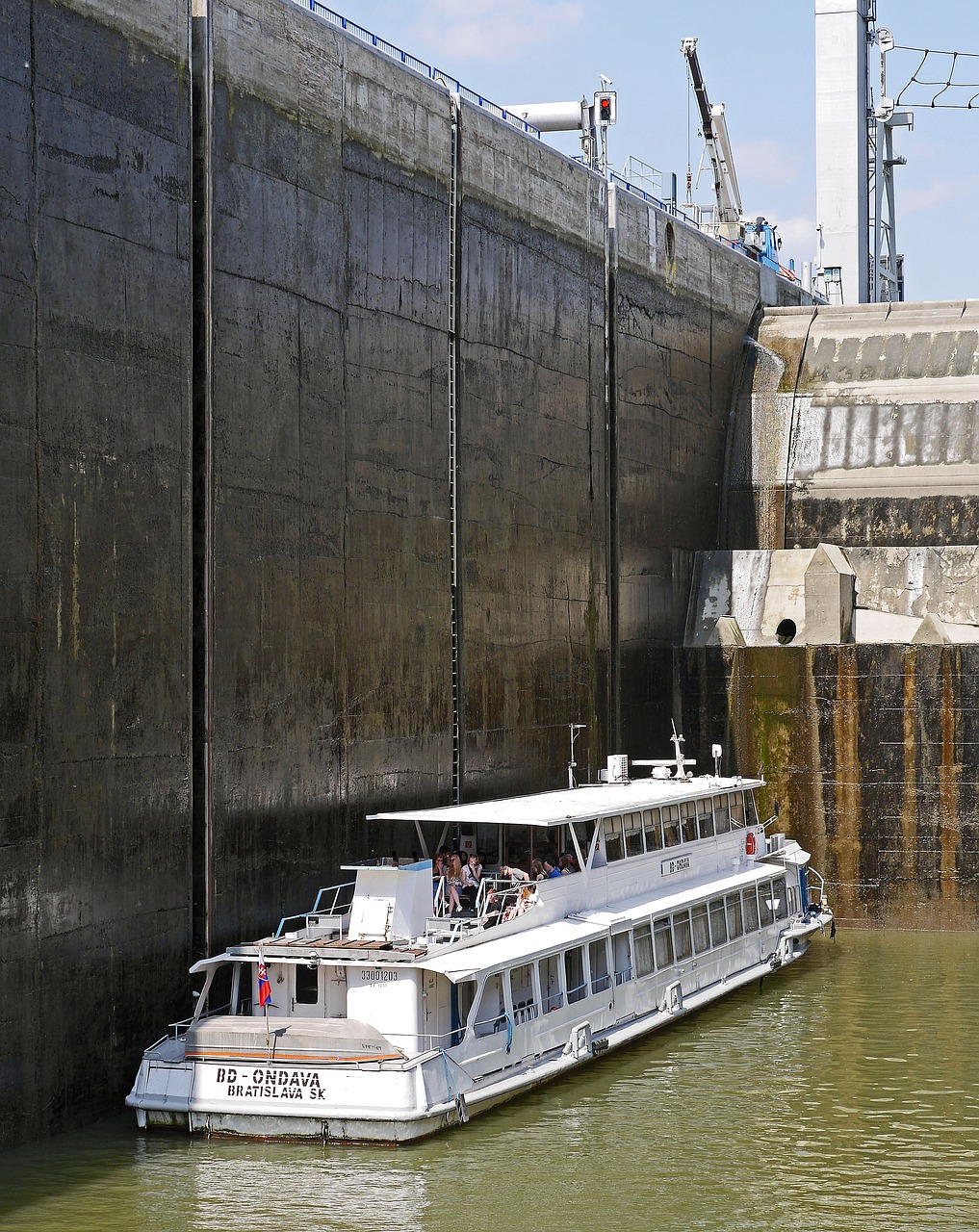 twenty-meter-lock lock chamber upper gate free photo