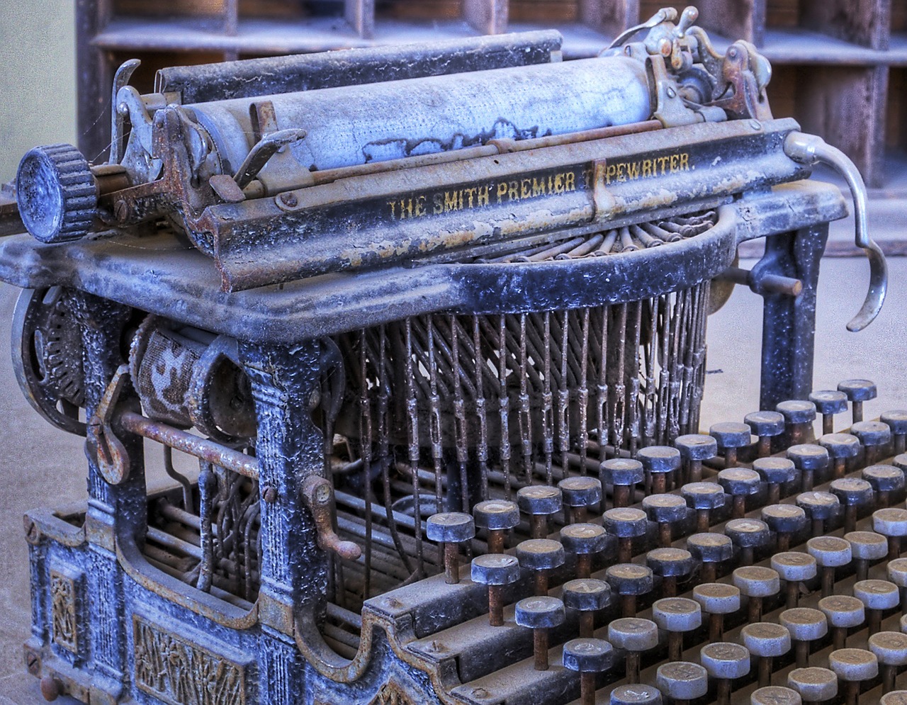 typewriter vintage vintage typewriter free photo