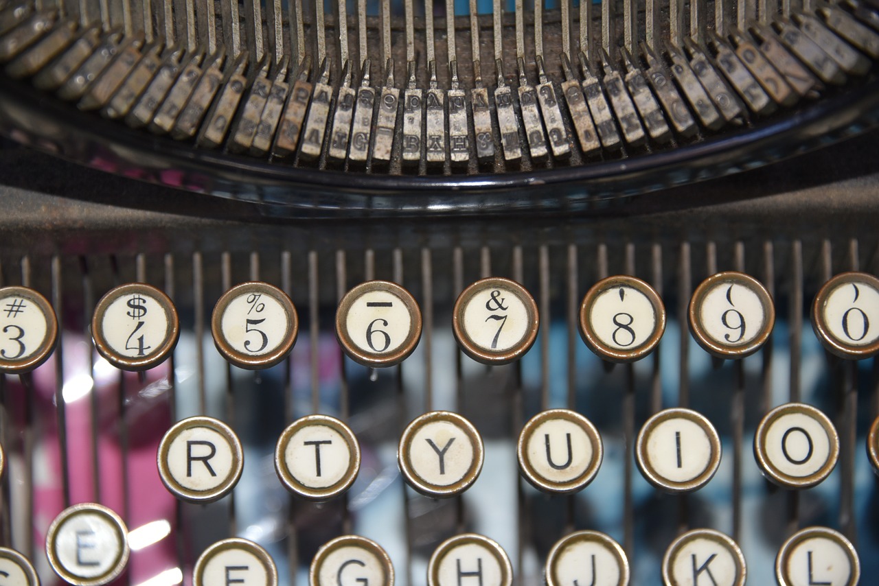 typewriter qwert keys free photo