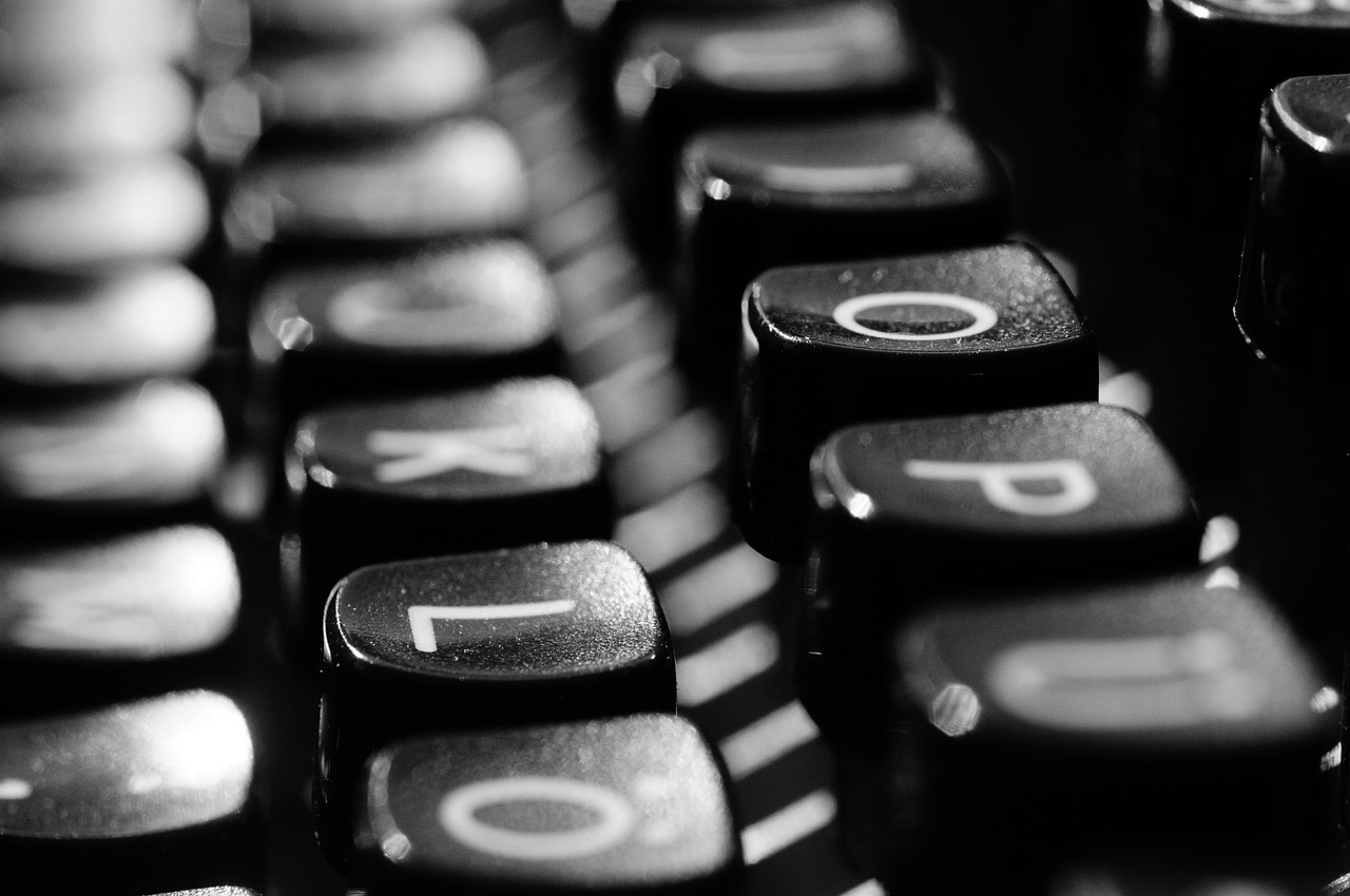 typewriter keyboard black white free photo