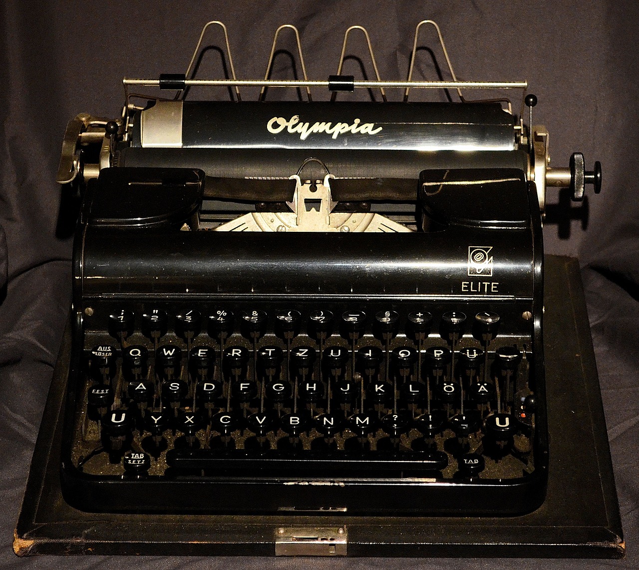 typewriter antique old free photo