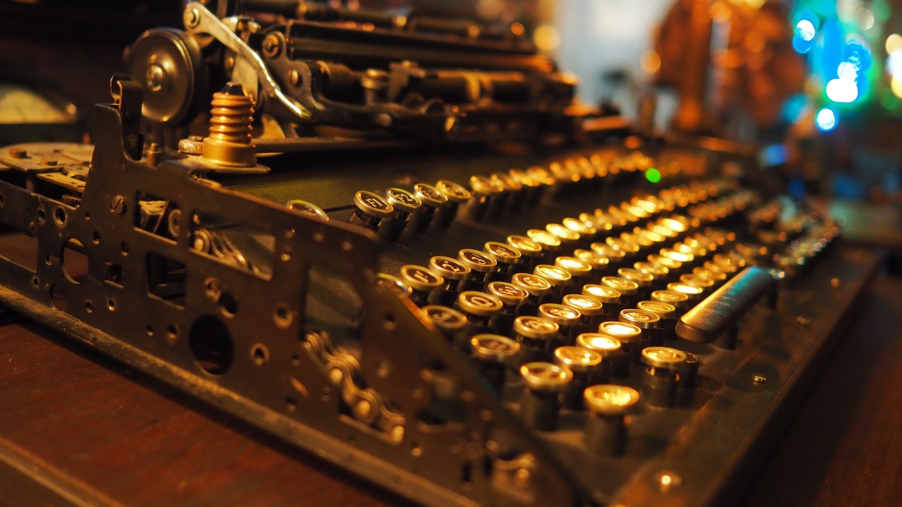 typewriter steampunk model free photo