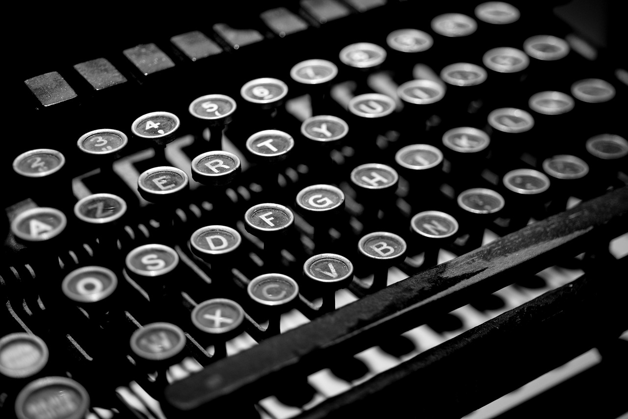 typewriter antique vintage free photo