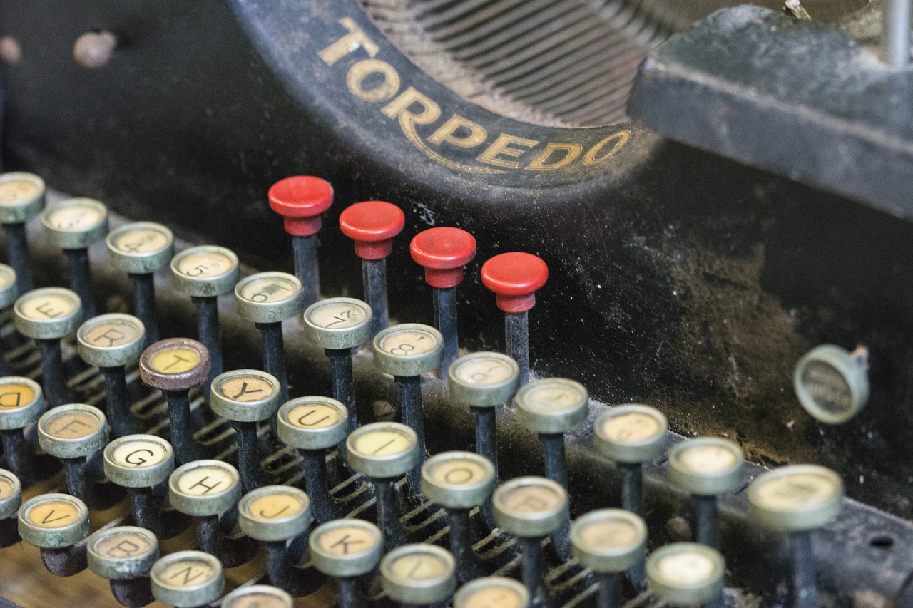 typewriter keys vintage free photo