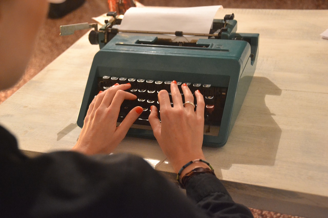 typewriter  secretary  write free photo