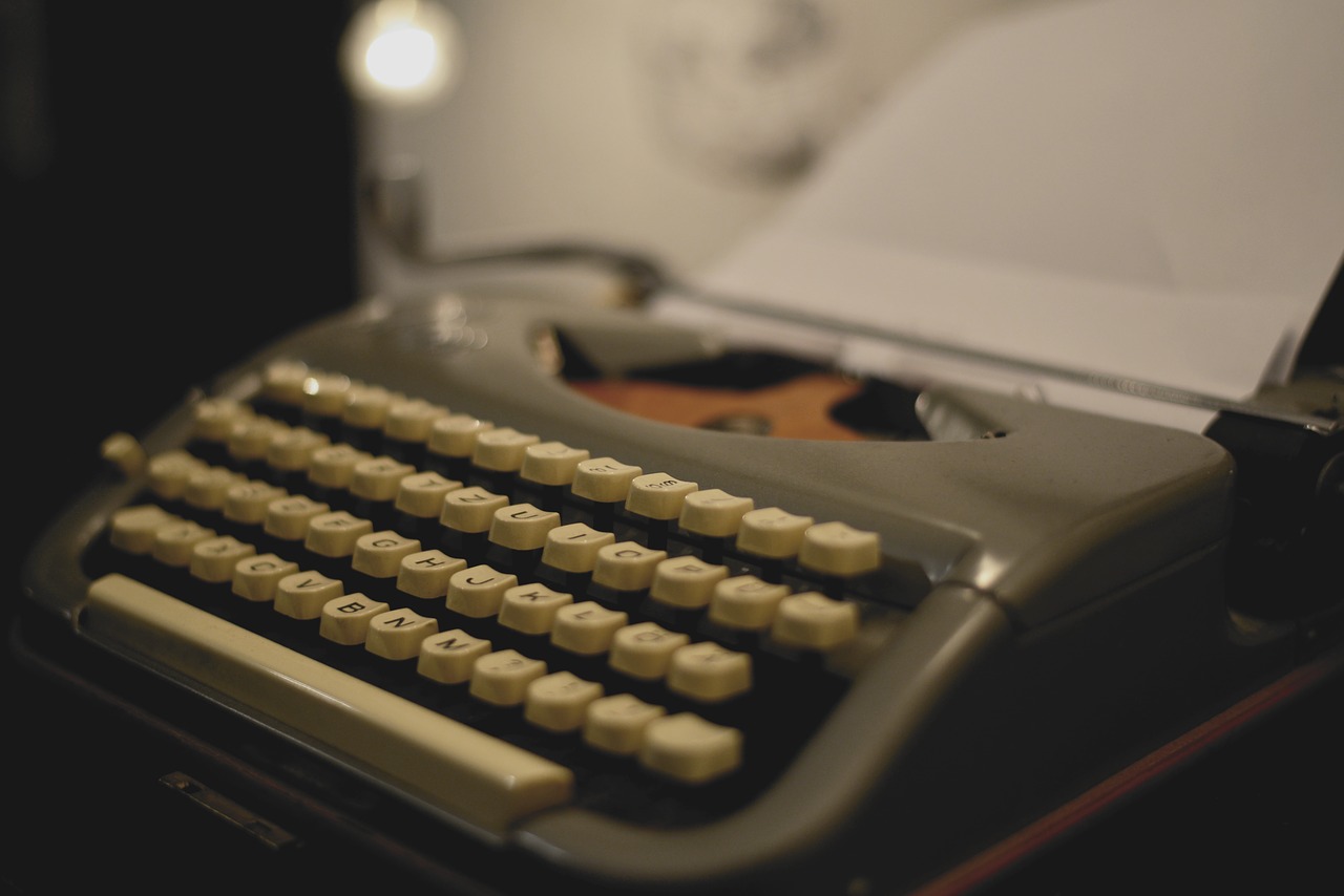 typewriter  mechanical  retro free photo