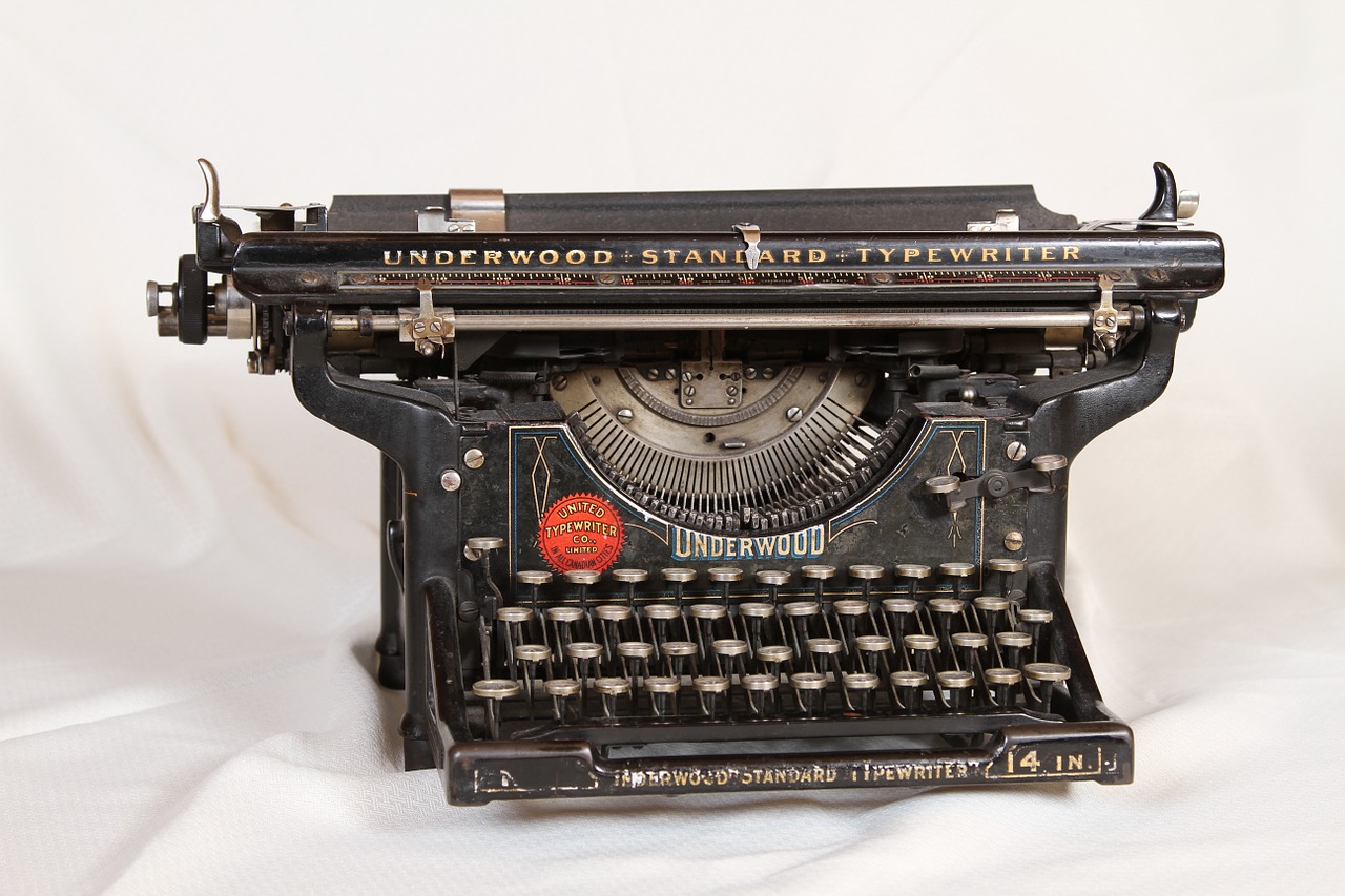 typewriter mechanical old free photo