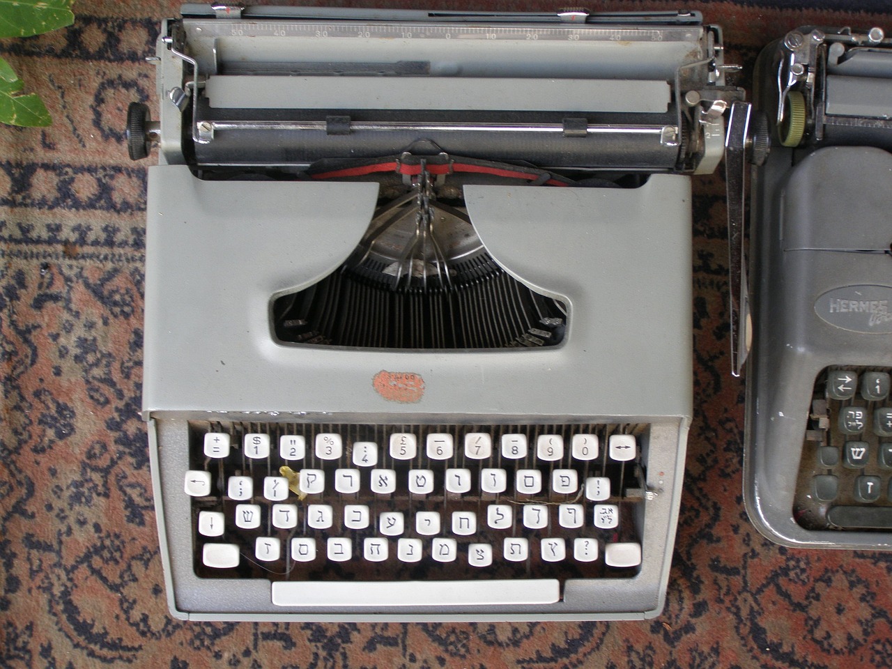 typewriter vintage antique free photo