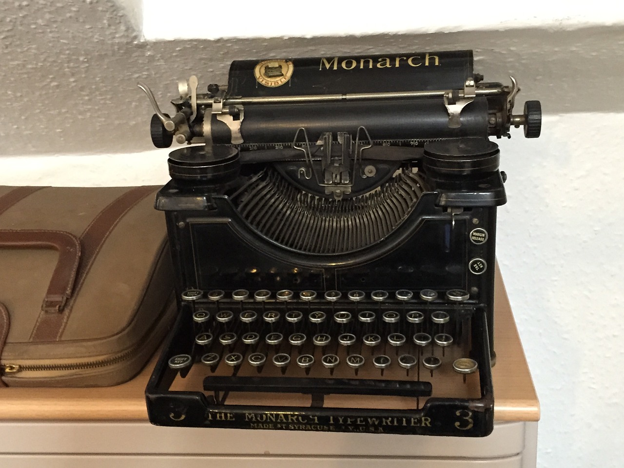 typewriter old-fashioned old free photo