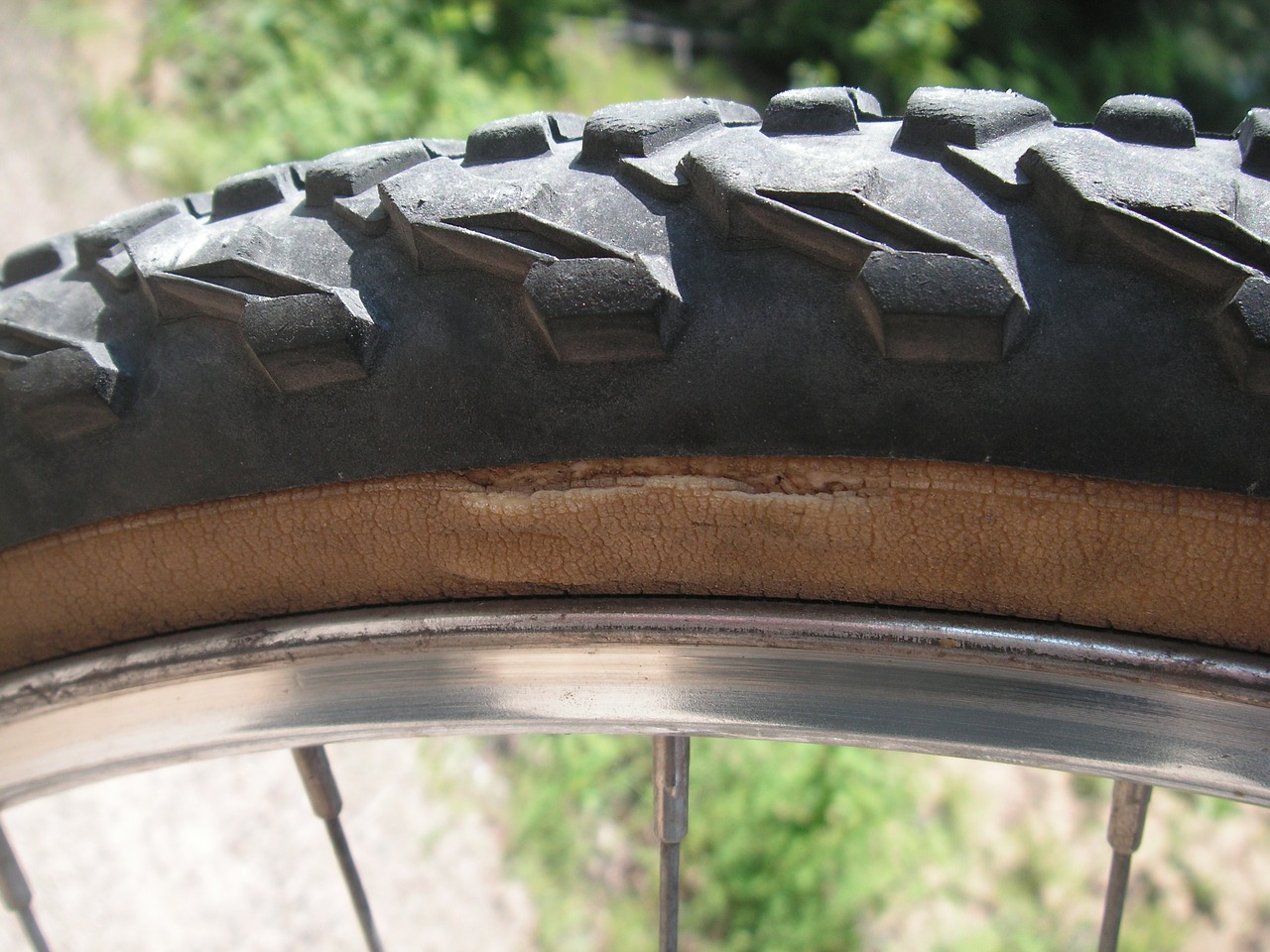 tyre repair damage free photo