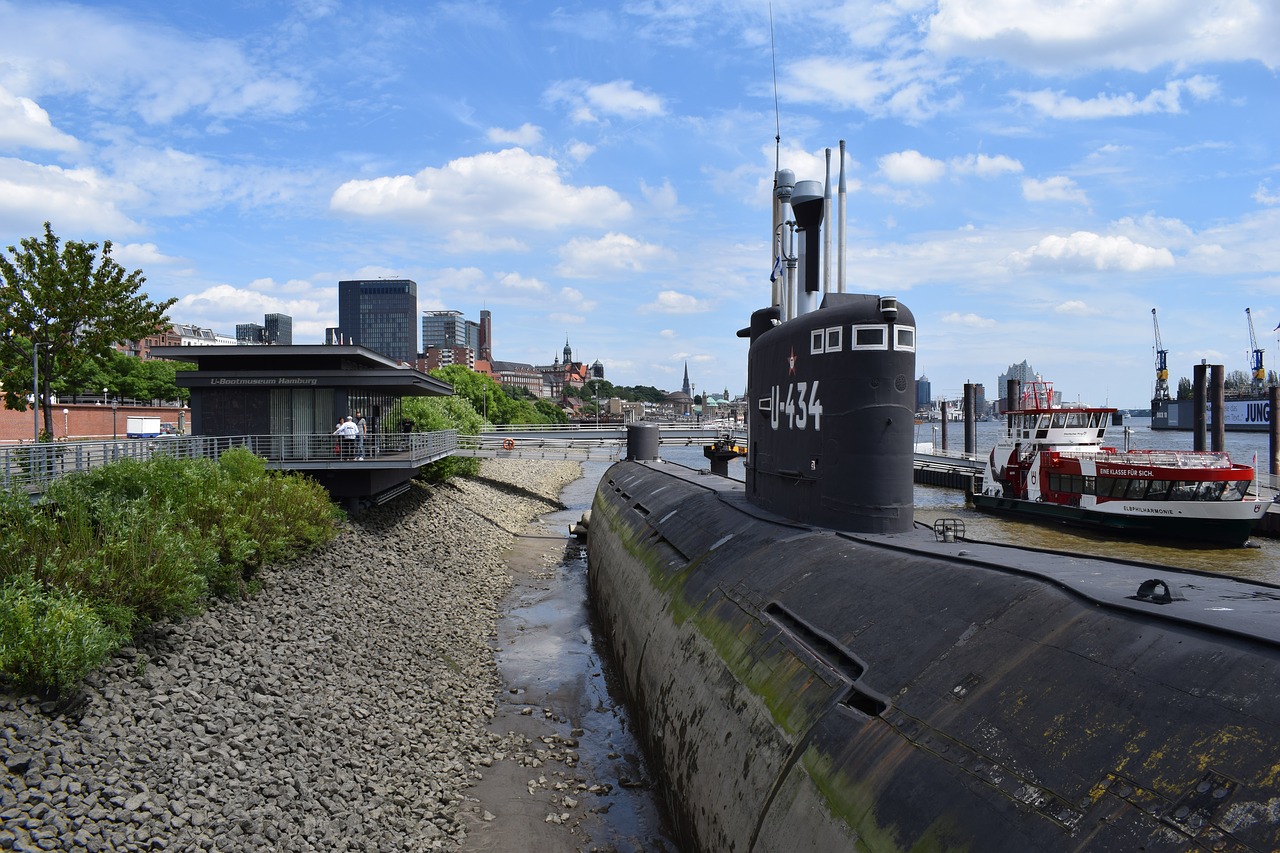 u boat hamburg port free photo