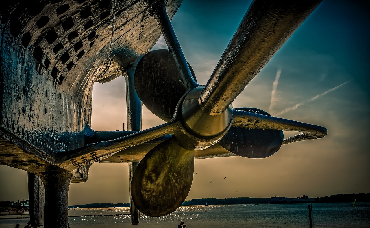 u boat  screw  propeller free photo