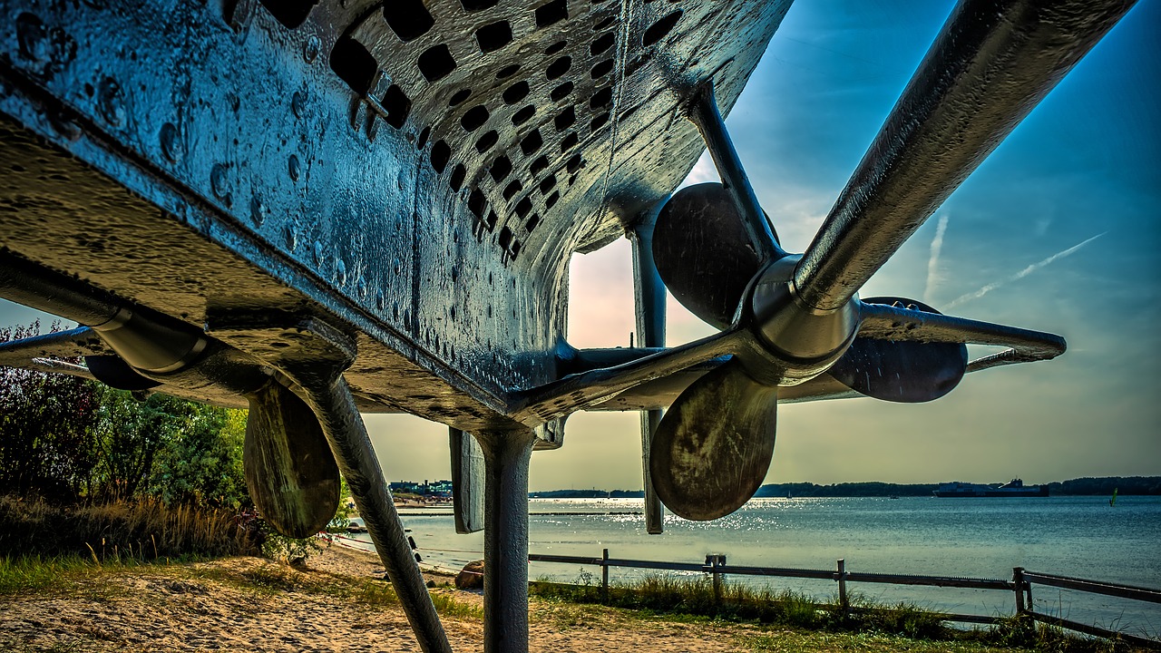 u boat  propeller  drive free photo