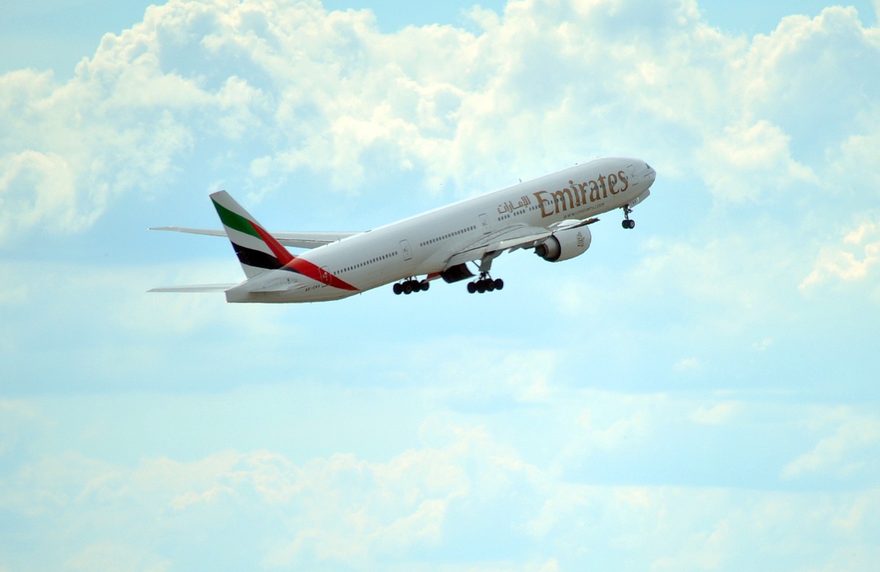 uae emirates flight free photo