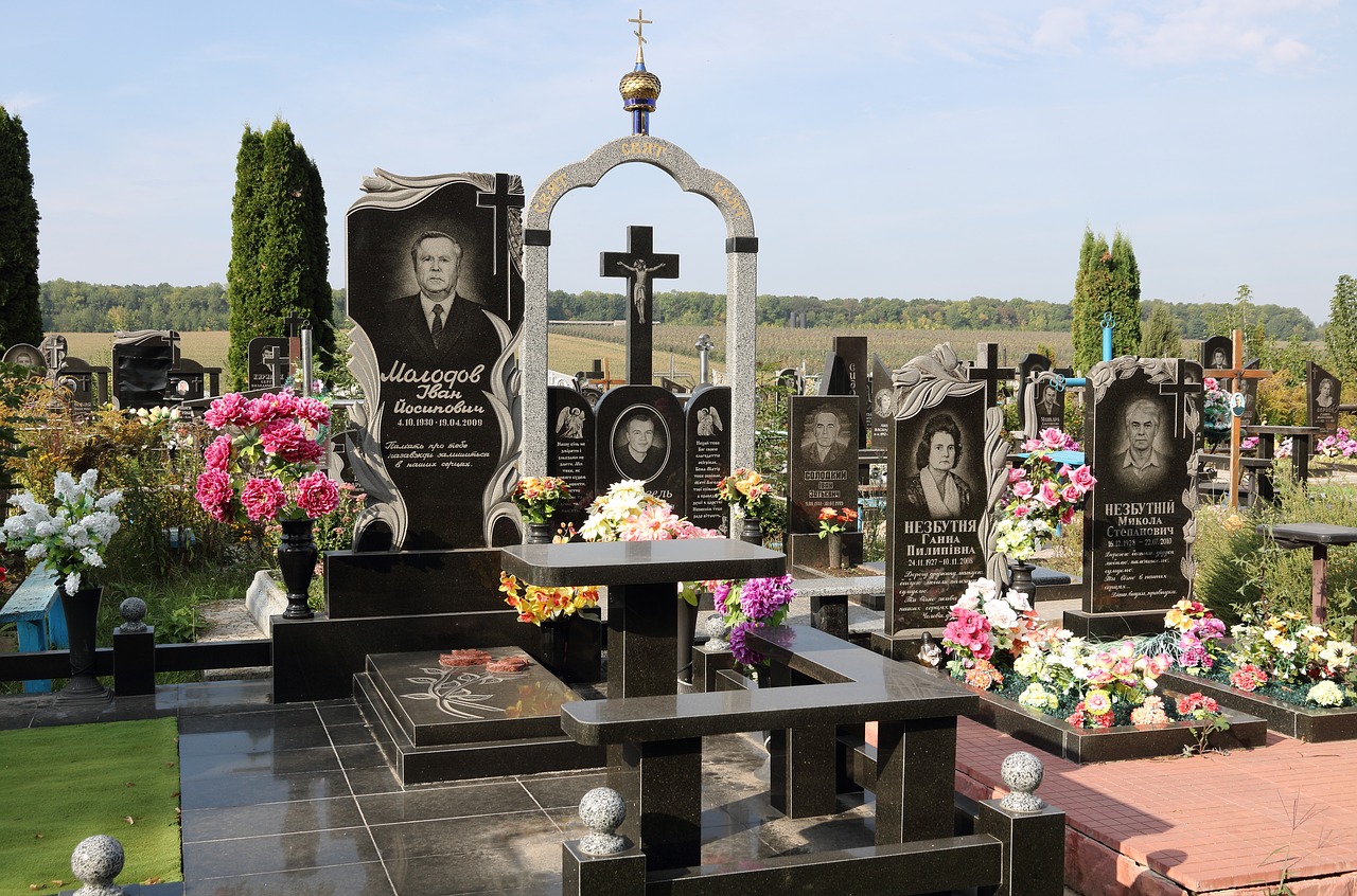 ucraine  cemetery  graveyard free photo