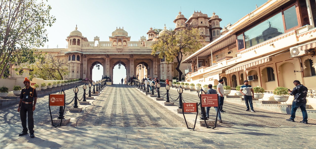 udaipur  palace of the marajaja of udai  entrance to palace free photo