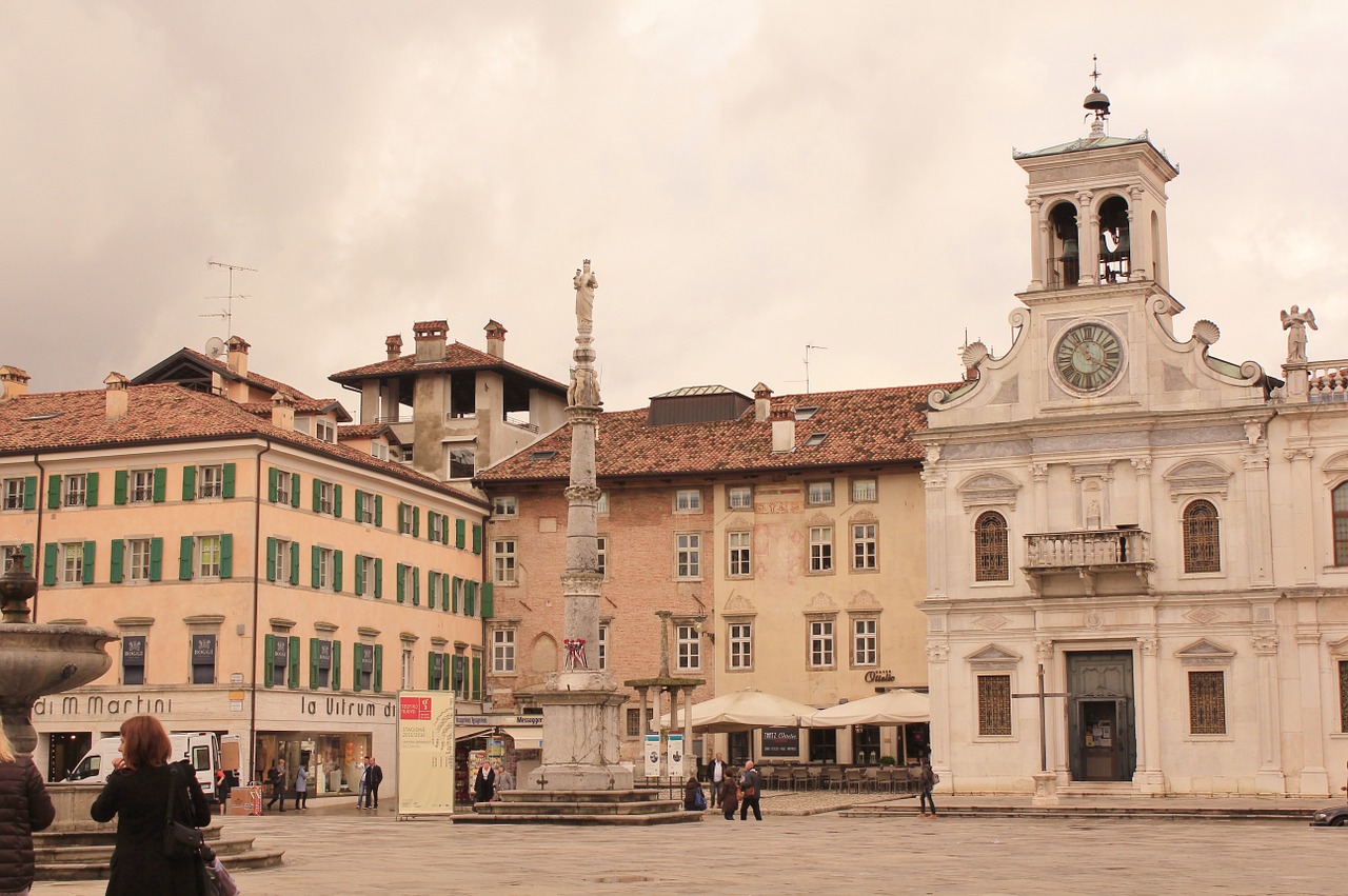 udine hauptplatz small space free photo