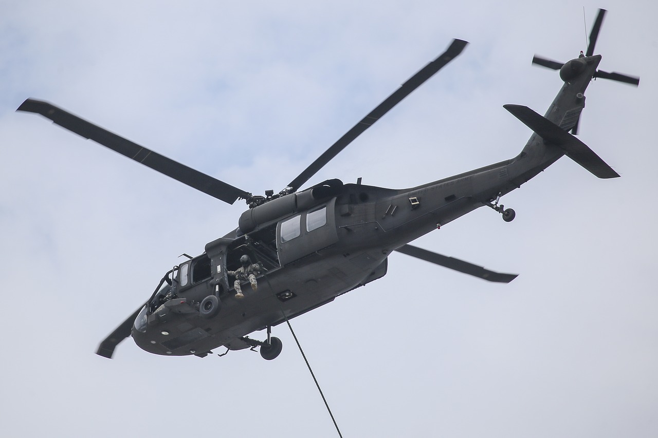 uh-60 blackhawk flight rope free photo