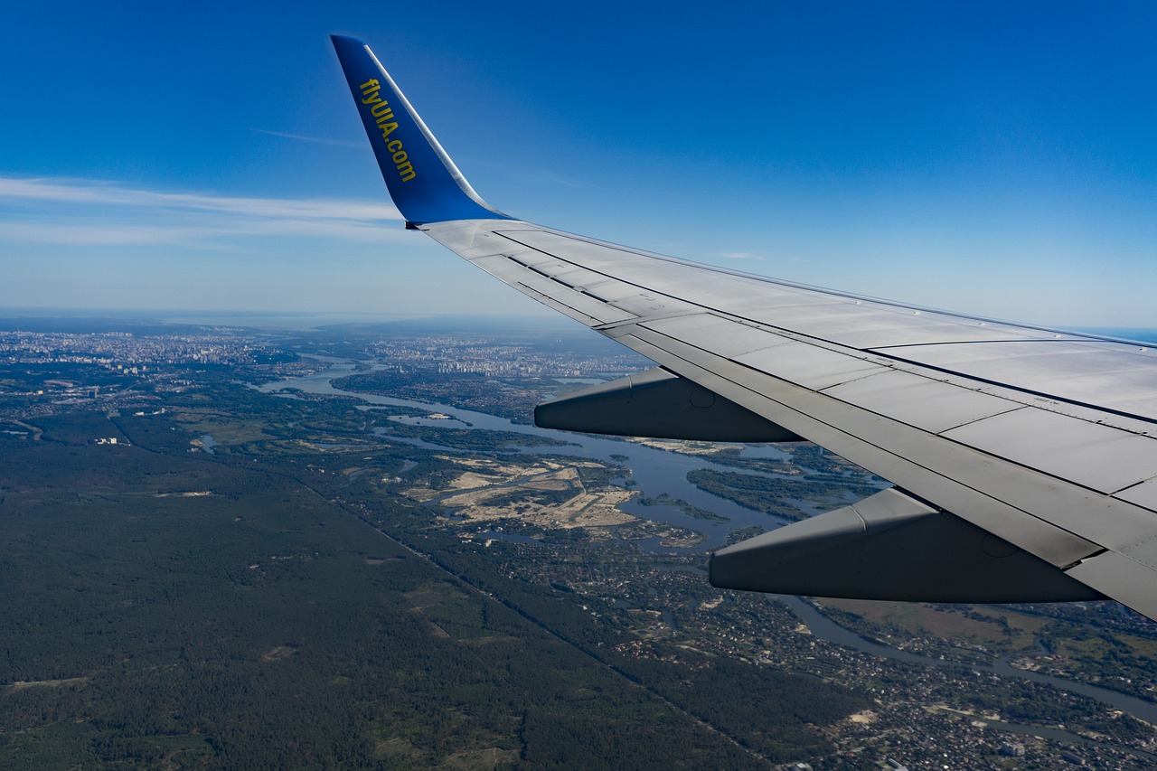 uia ukrainian airlines flight free photo