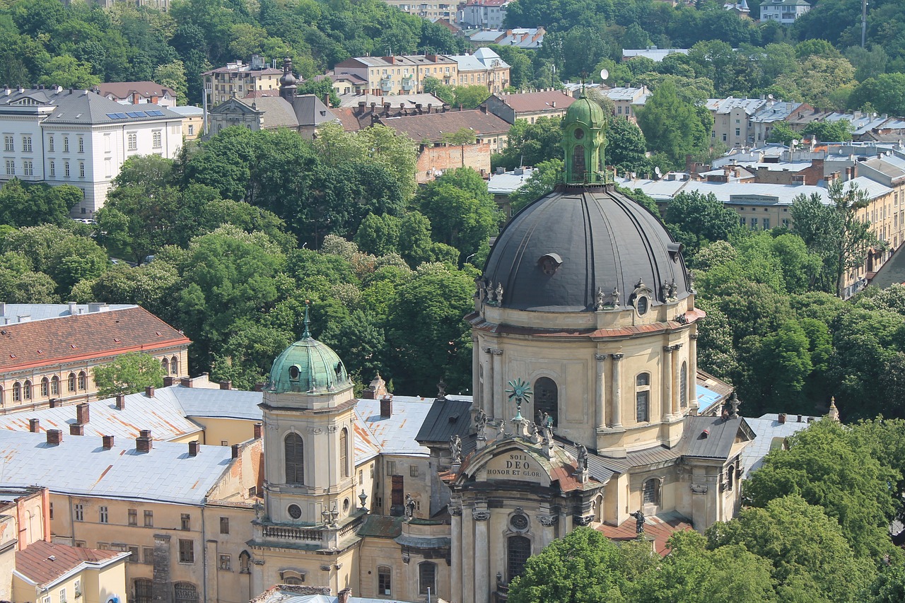 ukraine  lviv  the dominican cathedral free photo