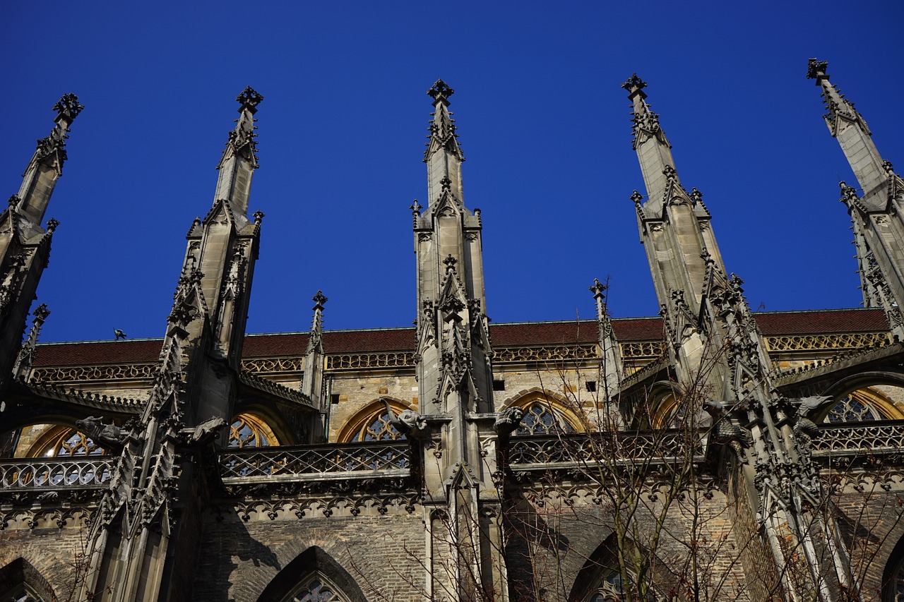 ulm cathedral aisle carrier free photo