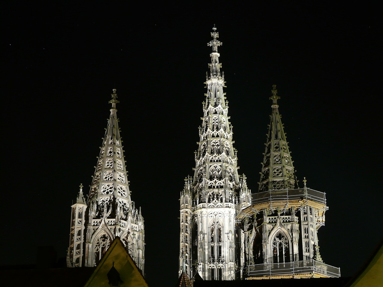 ulm cathedral night photograph spires free photo