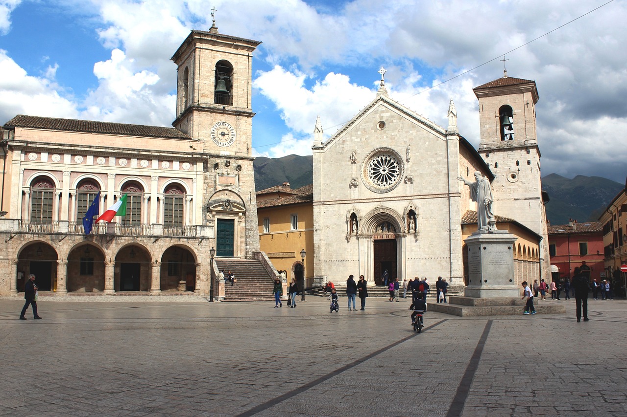 umbria  norcia  piazza free photo