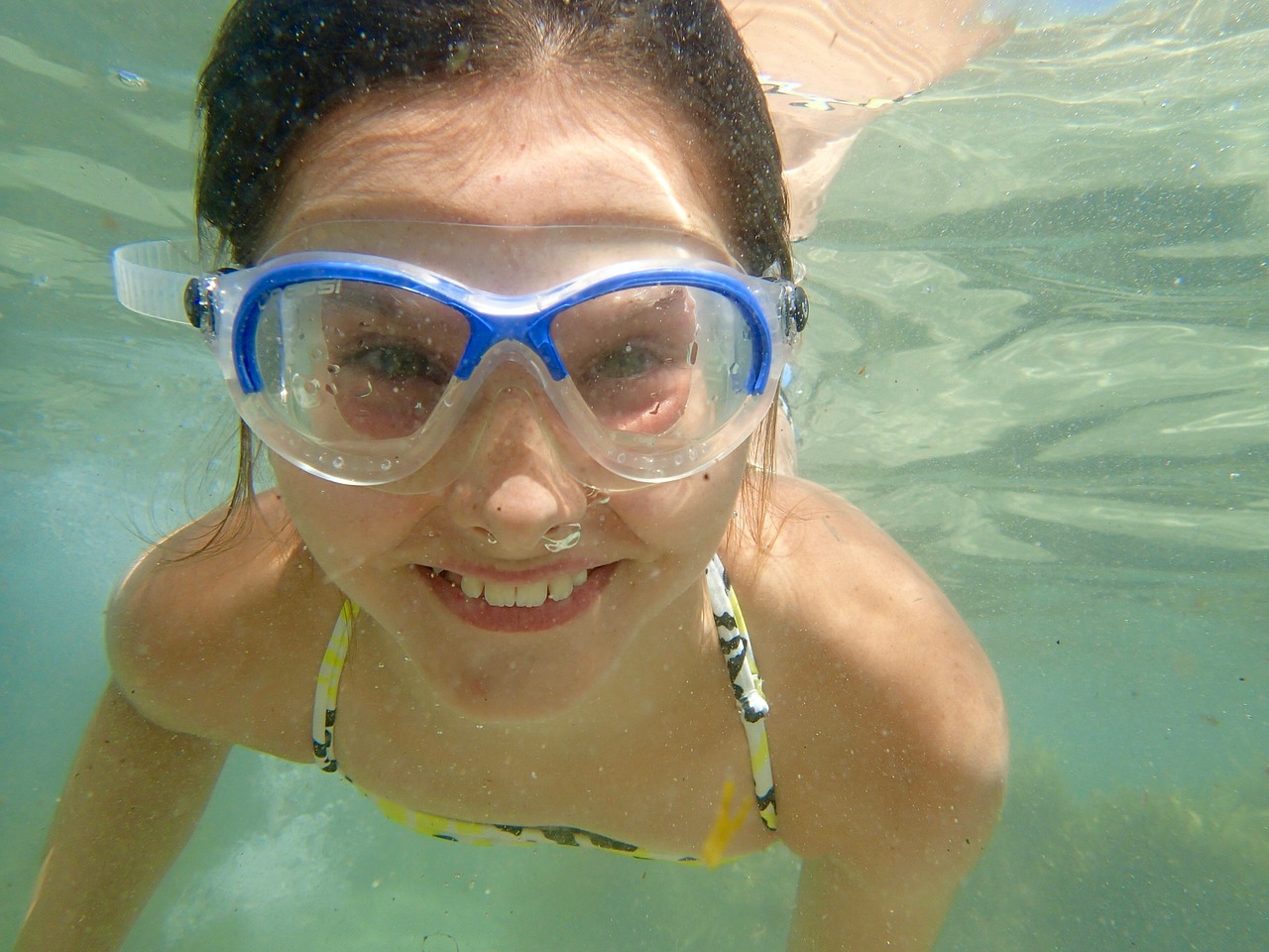 underwater girl goggles free photo