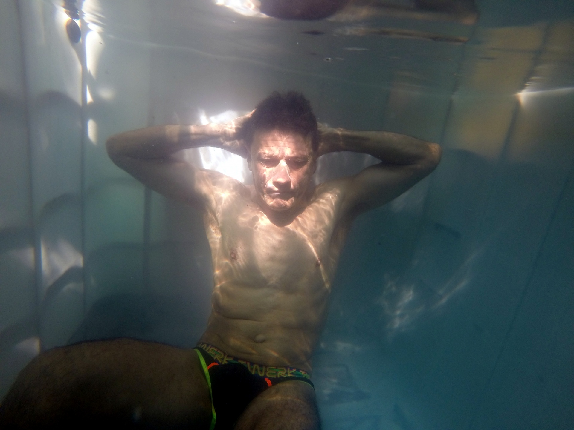 underwater man breath holding free photo