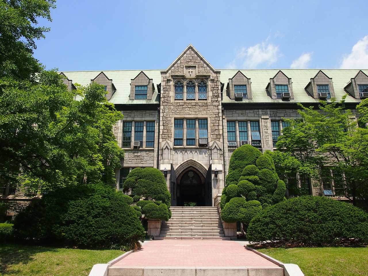 university ewha building free photo