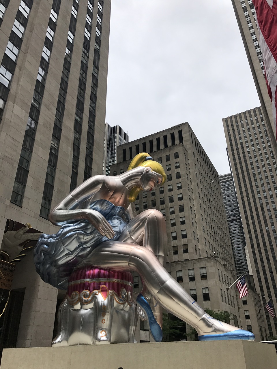 urban koons manhattan free photo