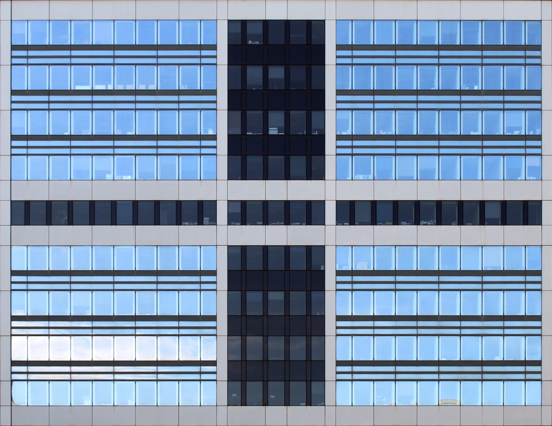 windows building pattern free photo