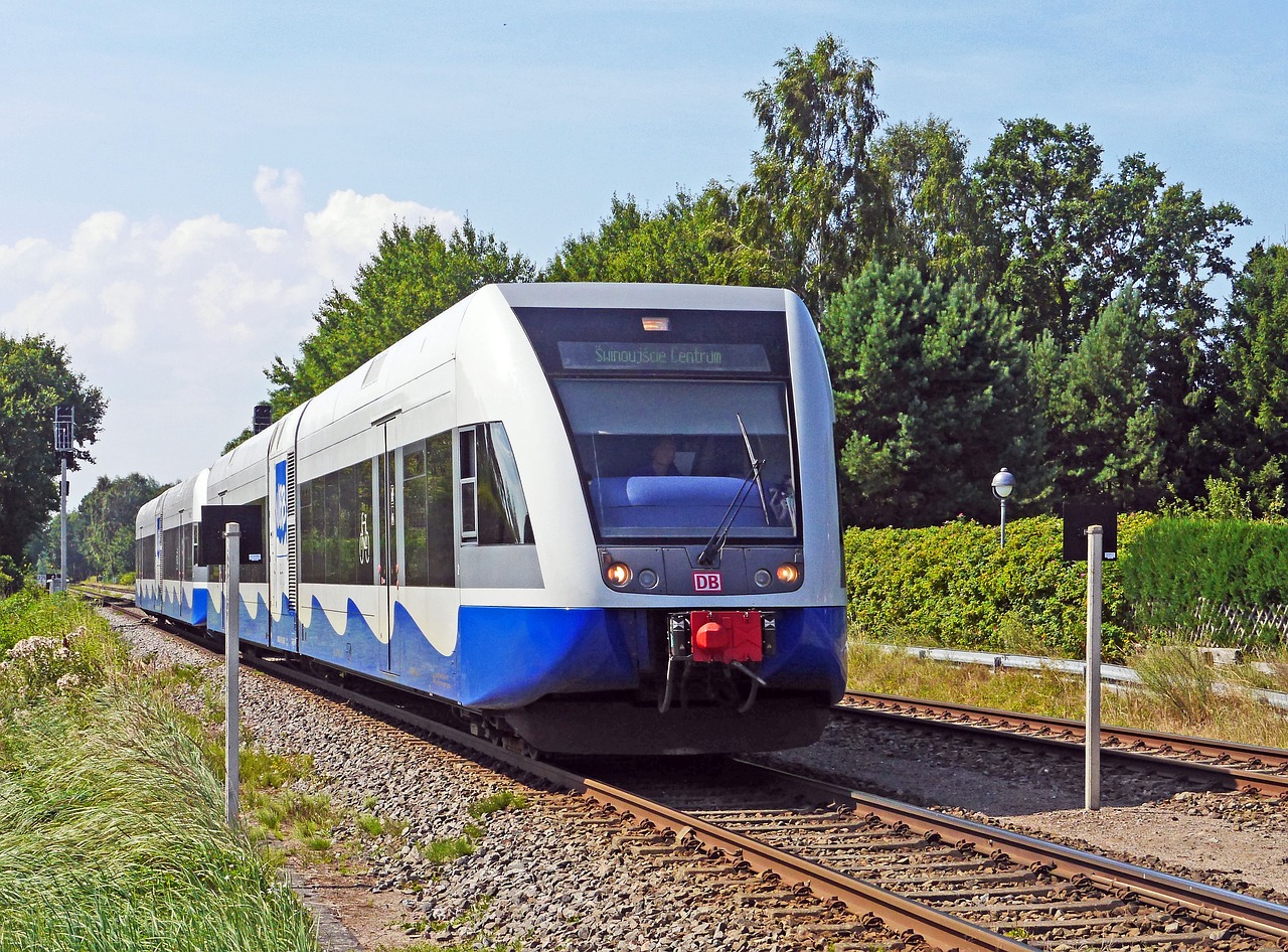 usedomer bäderbahn double unit diesel railcar free photo