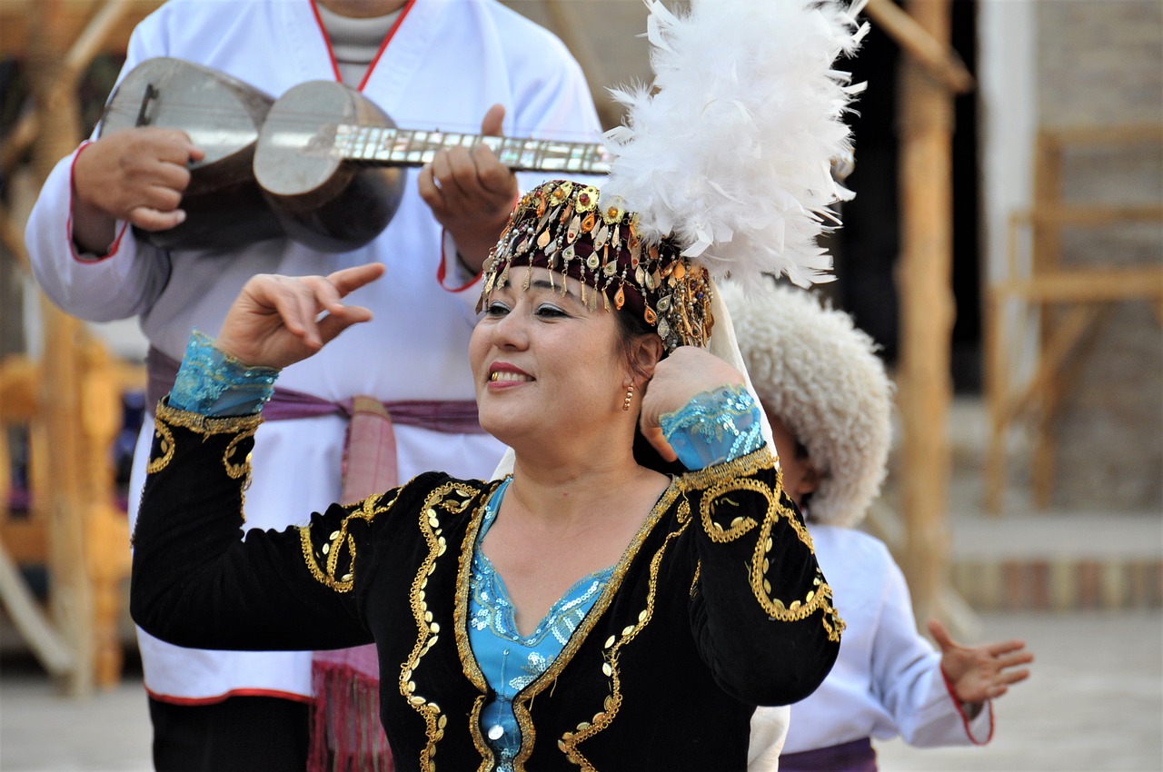 uzbekistan folklore costume free photo