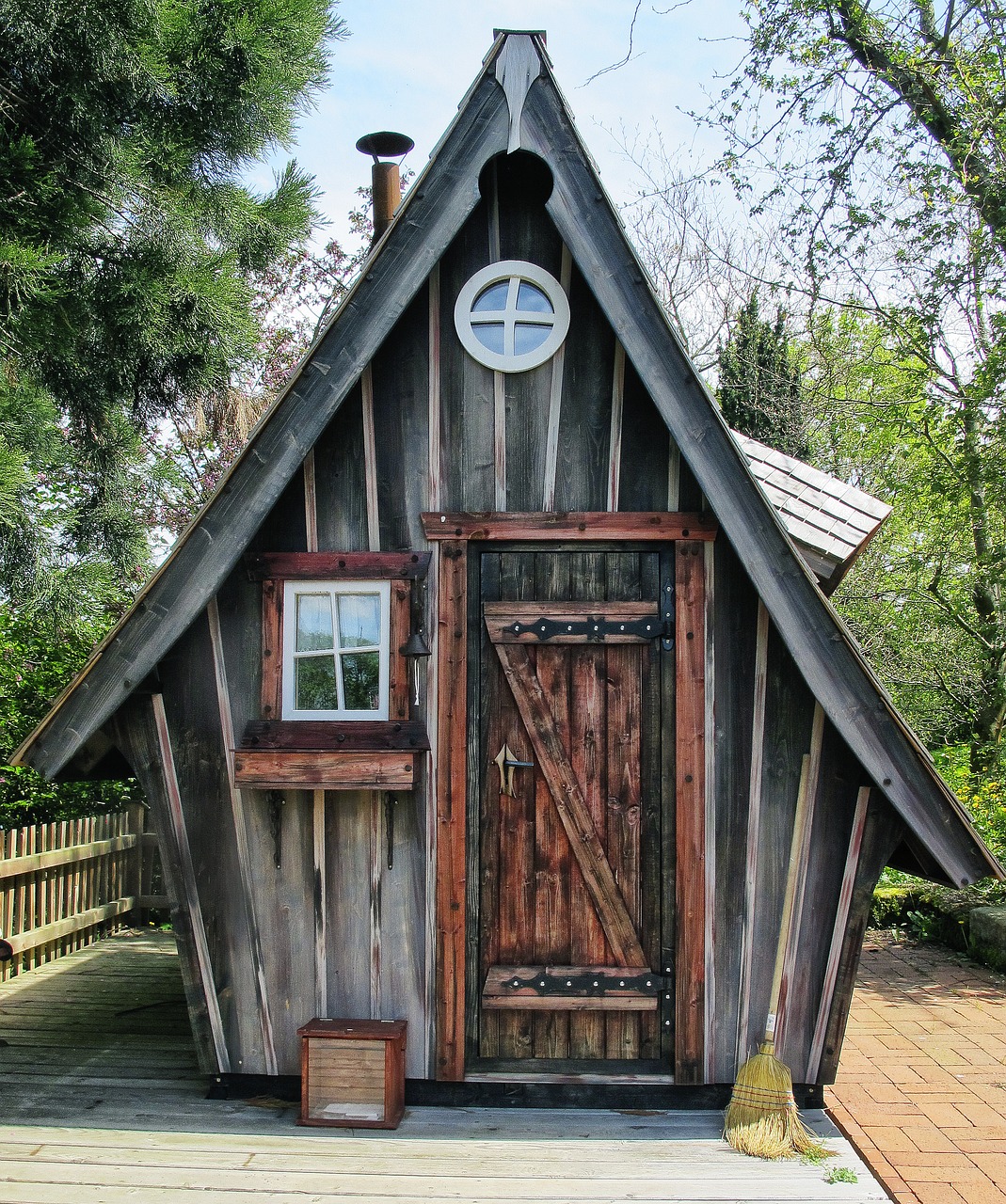 vacation hut witch's house free photo