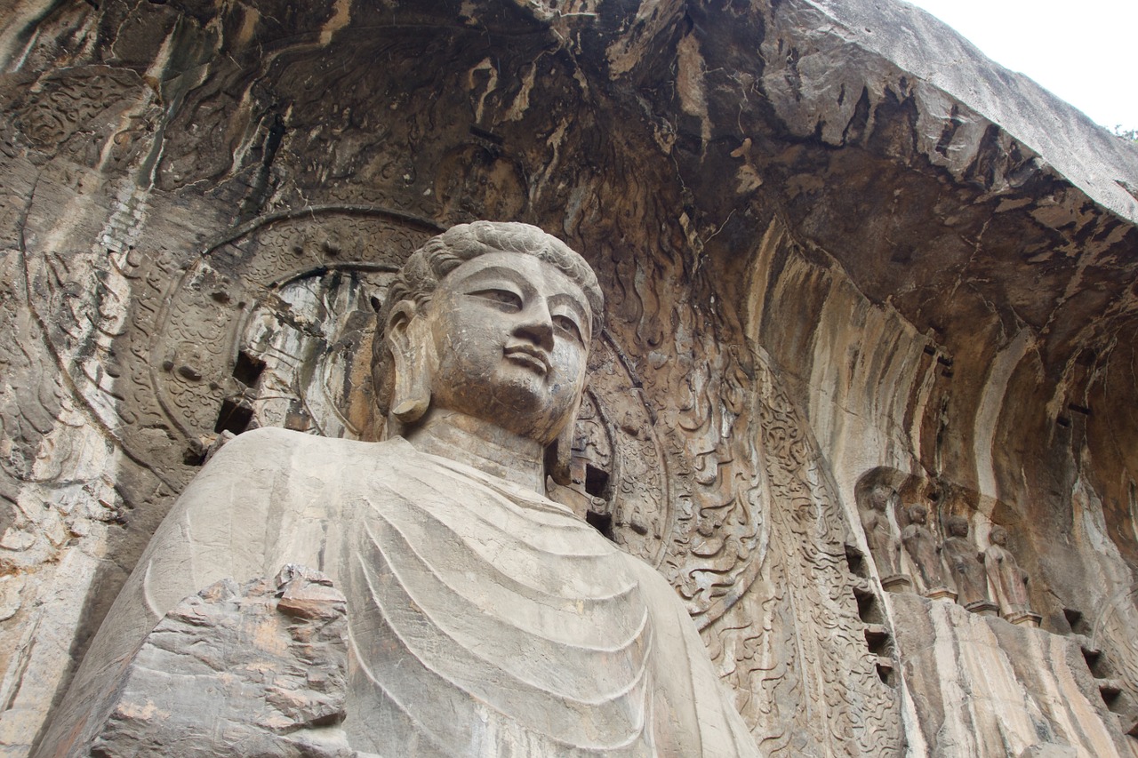 vairocana as shrine longmen grottoes luoyang attractions free photo
