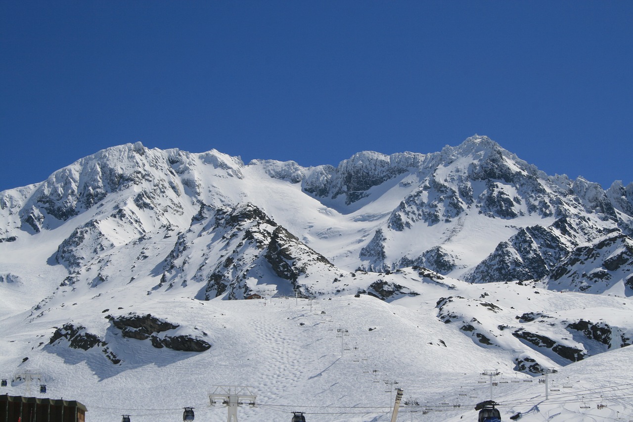 val thorens snow mountain free photo