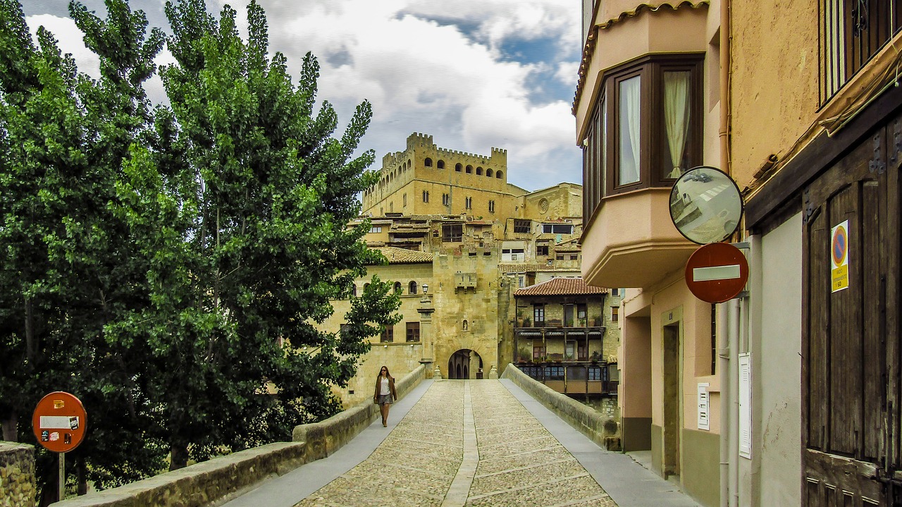 valderrobres  people  tourism free photo